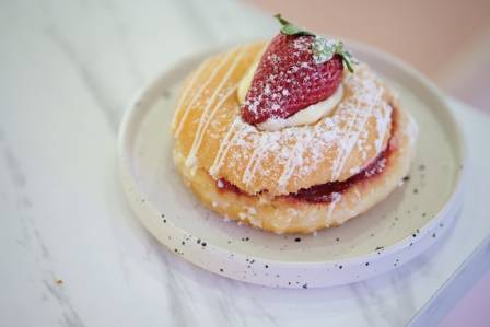Strawberry Cream Puffs: Flaky Perfection